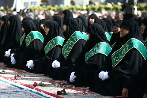 خطبه خوانی و تعویض پرچم گنبد حرم مطهر رضوی