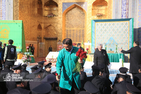 خطبه خوانی و تعویض پرچم گنبد حرم مطهر رضوی