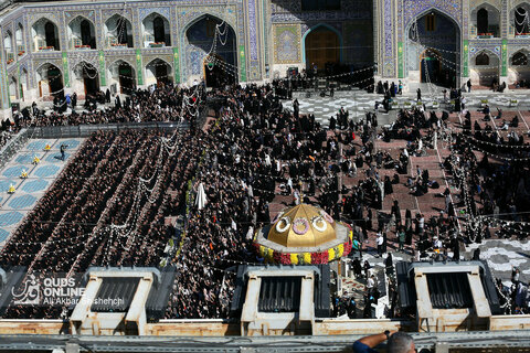 خطبه خوانی و تعویض پرچم گنبد حرم مطهر رضوی