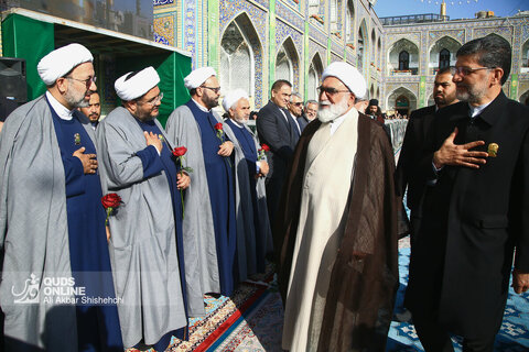 خطبه خوانی و تعویض پرچم گنبد حرم مطهر رضوی