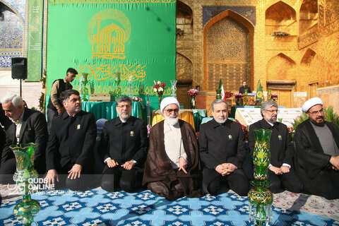 خطبه خوانی و تعویض پرچم گنبد حرم مطهر رضوی