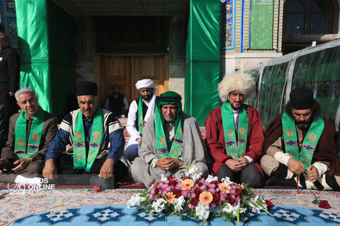 خطبه خوانی و تعویض پرچم گنبد حرم مطهر رضوی