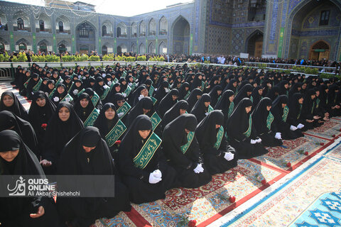 خطبه خوانی و تعویض پرچم گنبد حرم مطهر رضوی