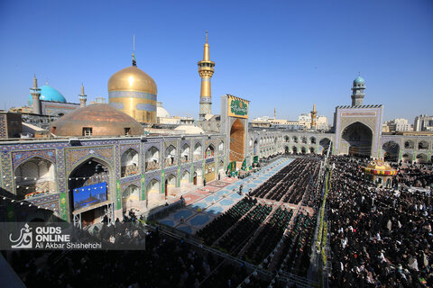 خطبه خوانی و تعویض پرچم گنبد حرم مطهر رضوی