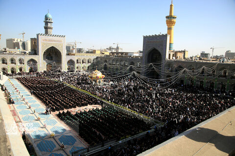 خطبه خوانی و تعویض پرچم گنبد حرم مطهر رضوی