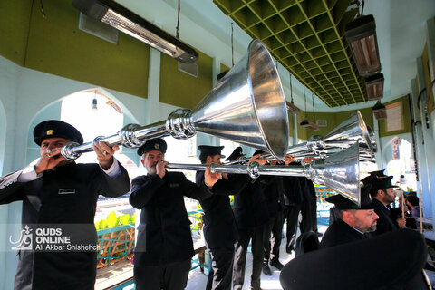 خطبه خوانی و تعویض پرچم گنبد حرم مطهر رضوی