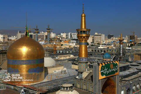 خطبه خوانی و تعویض پرچم گنبد حرم مطهر رضوی