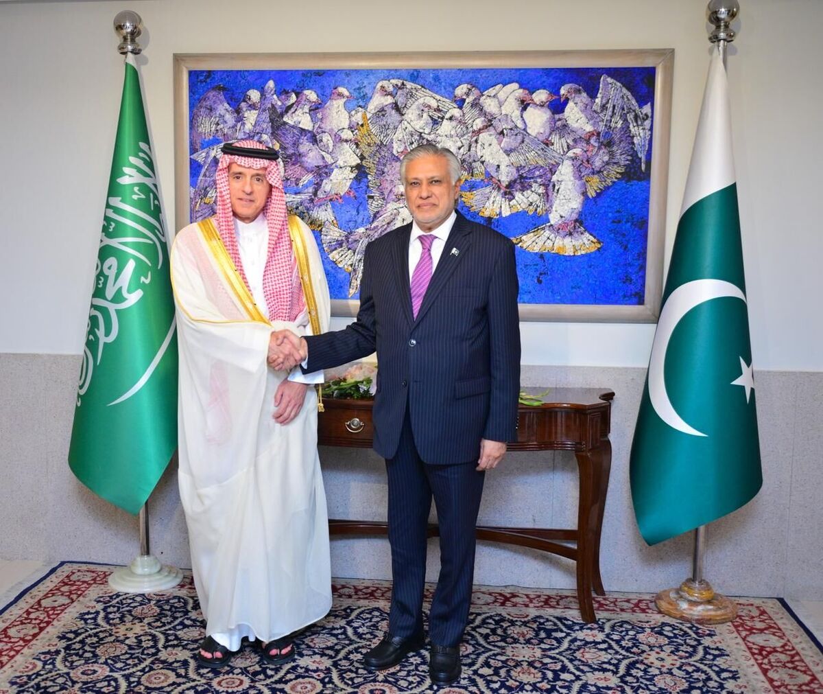 وزیر مشاور عربستان در امور خارجه با وزیر خارجه پاکستان دیدار کرد