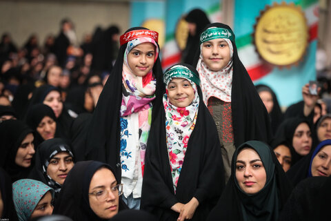 دیدار هزاران نفر از کارگران سراسر کشور با رهبر انقلاب