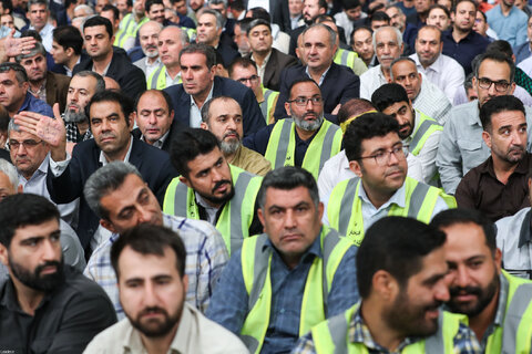 دیدار هزاران نفر از کارگران سراسر کشور با رهبر انقلاب