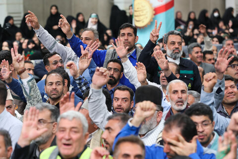 دیدار هزاران نفر از کارگران سراسر کشور با رهبر انقلاب