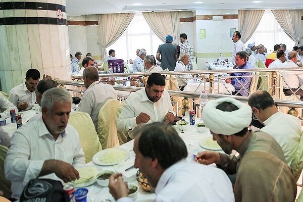 چند توصیه غذایی به زائران سفر حج / وعده‌های غذایی سبک و پرانرژی استفاده کنید