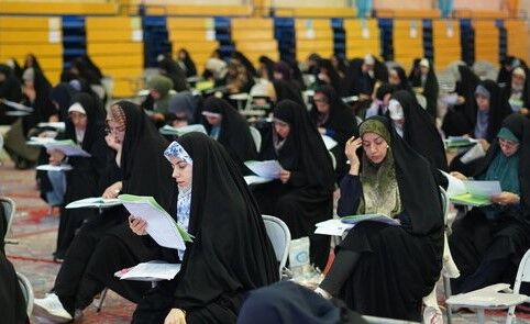 حضور بیش از هزار نفر از خراسان رضوی در آزمون اعطای مدرک تخصصی قرآن