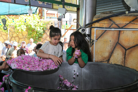 مهدی شکوری معاملهای خوش عطر و بو با امام رضا(ع) کرده است؛نذر گل و گلاب