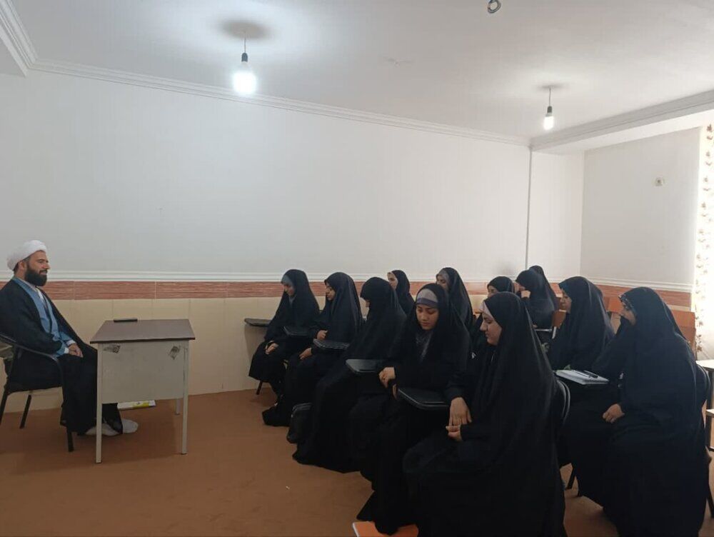 استاد حوزه علمیه:انفاق باعث تعالی روح می‌شود