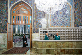 تاریخ کفشداری در حرم مطهر رضوی بررسی شد / از انجام وظیفه در دیروز تا تکریم زائر در امروز