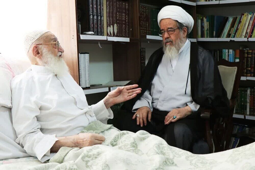 عیادت حجت الاسلام والمسلمین صافیگلپایگانی از آیتالله العظمی نوریهمدانی عیادت حجت الاسلام والمسلمین صافیگلپایگانی از آیتالله العظمی نوریهمدانی