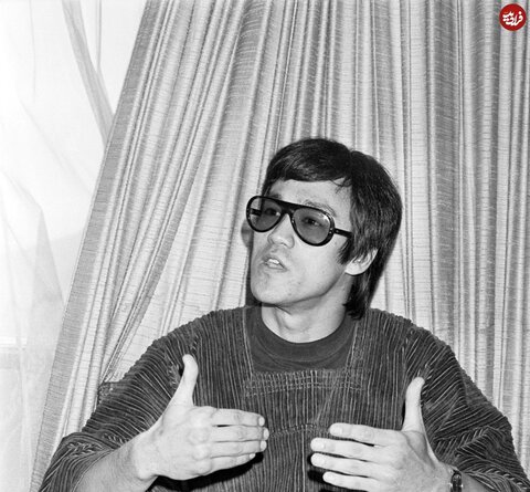 تیپ خاص بروسلی ۵۱ سال پیش با عینک عجیب