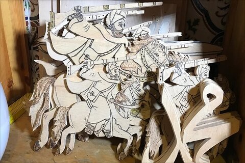 خلاقیت هنرمند معلول مراکشی در کتابت قرآن روی پوست بز