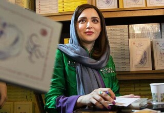 عوامل «سووشون» کارت پستال امضا کردند نه کتاب