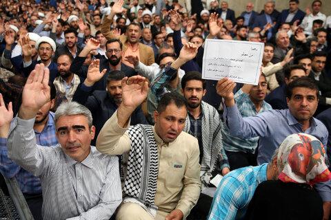دیدار هزاران نفر از معلمان سراسر کشور با رهبر انقلاب