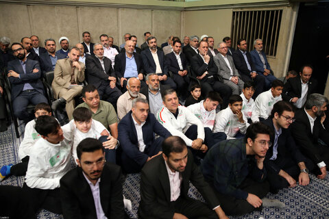 دیدار هزاران نفر از معلمان سراسر کشور با رهبر انقلاب