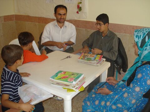 درباره معلم فداکار کردستانی و کارهای ارزشمندش/خداوند بر من منت گذاشت معلم بچههای استثنایی شدم