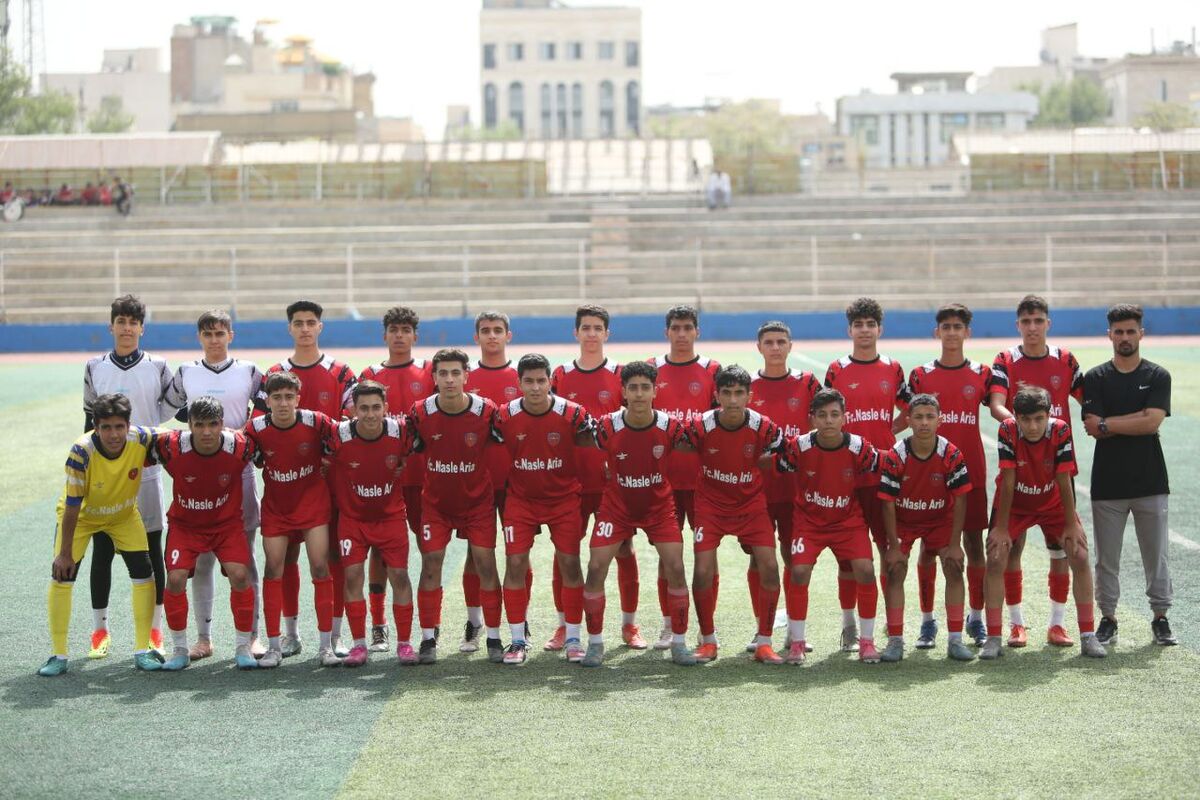 از زمین خاکی تا لیگ‌های کشوری؛ داستان تیم نسل آریا در حاشیه شهر مشهد