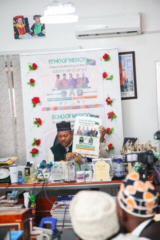 محفل به آفریقا رسید/ تبلیغات برنامهی محفل بر روی بیلبوردهای کشور تانزانیا