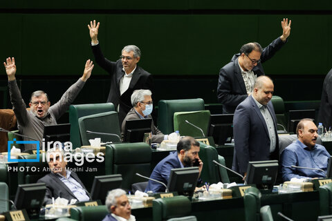 عکس منتخب هفته | از بزرگداشت فردوسی در مشهد تا دستگیری ما‌ل‌خران در تهران
