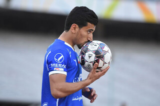 در استقلال، عشق به هوادار مهمترین اصل است / ما روی مین قدم می زنیم! / این بازوبند قیمت ندارد