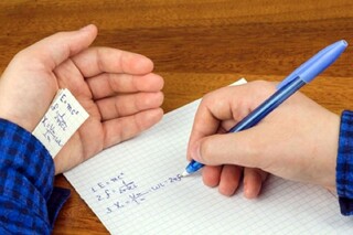 چرا دانش‌آموزان تقلب می‌کنند؟ / نقش نظام آموزشی و خانواده در شکل‌گیری تقلب