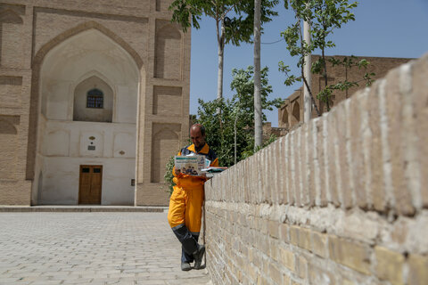 ساعتی با پاکبان اهل تربت حیدریه که بیش از ۱۰ هزار جلد کتاب خوانده است/با سینما عاشق کتاب شدم