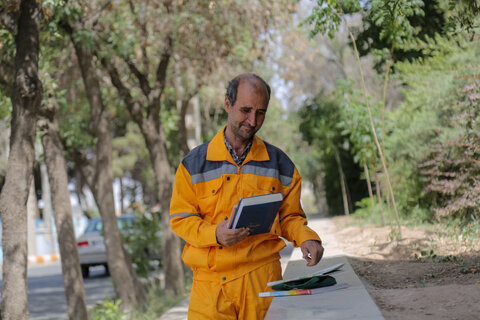 ساعتی با پاکبان اهل تربت حیدریه که بیش از ۱۰ هزار جلد کتاب خوانده است/با سینما عاشق کتاب شدم