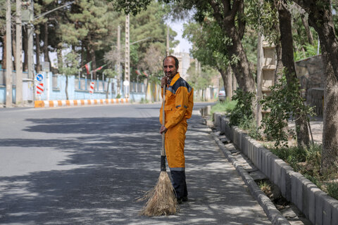 ساعتی با پاکبان اهل تربت حیدریه که بیش از ۱۰ هزار جلد کتاب خوانده است / با سینما عاشق کتاب شدم