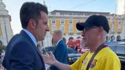 حرکت زشت فیگو در پاسخ به هواداران بارسا!