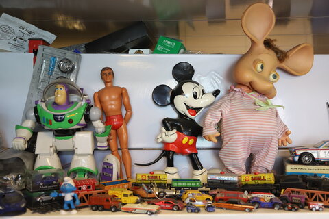 بیمارستان اسباب بازیها/ عمو صبا؛ جراح اسباببازیهای زخمی