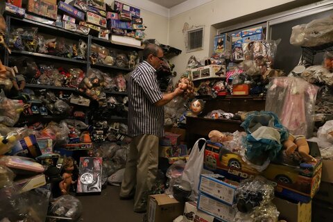 بیمارستان اسباب بازیها/ عمو صبا؛ جراح اسباببازیهای زخمی