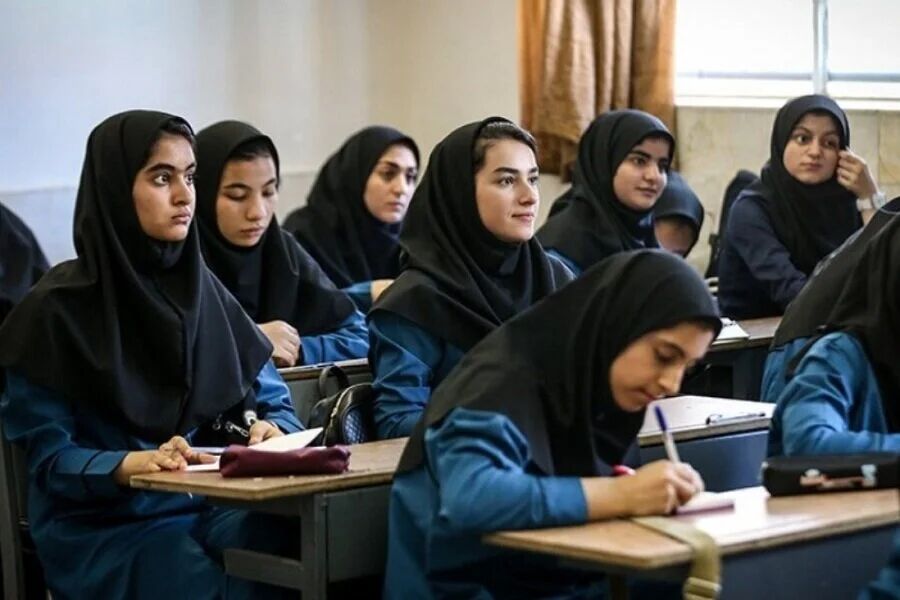 تداوم اجرای برنامه‌های مکمل‌یاری آهن و ویتامین D در مدارس کشور
