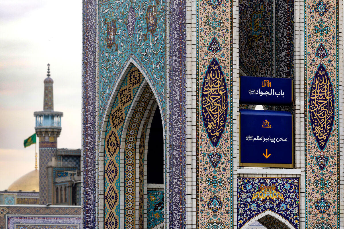 نور می ریزد ز چشم زائر باب الجواد (ع)