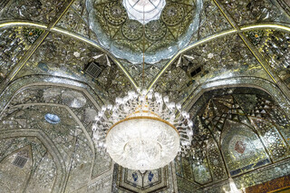 داستان تأمین روشنایی در حرم رضوی، یک قصه ۱۲۰۰ ساله است / از «چهارچراغ» تا «چهل‌چراغ»
