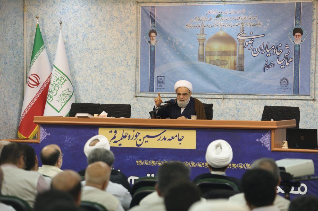 حرم امام رضا(ع) پایگاه نشر معارف شیعه در جهان / مکتب اهل بیت(ع) به زودی سراسر جهان را فرا خواهد گرفت