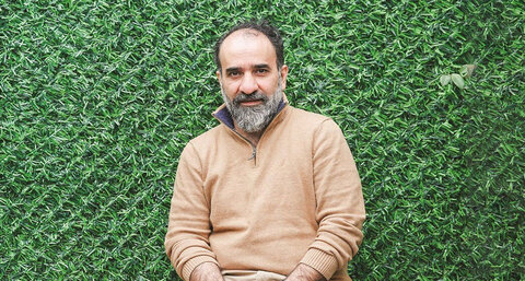 برای رضا امیرخانی که عاشق پرواز بر فراز دماوند است / می‌نویسیم برای امید...