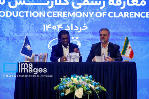 امضای قرارداد رسمی «کلارنس سیدورف»