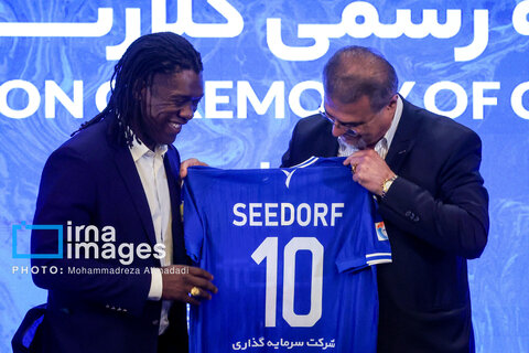 امضای قرارداد رسمی «کلارنس سیدورف»