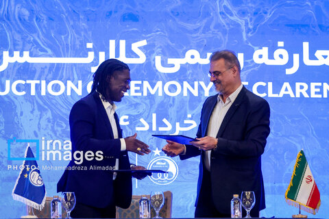 امضای قرارداد رسمی «کلارنس سیدورف»