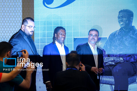 امضای قرارداد رسمی «کلارنس سیدورف»