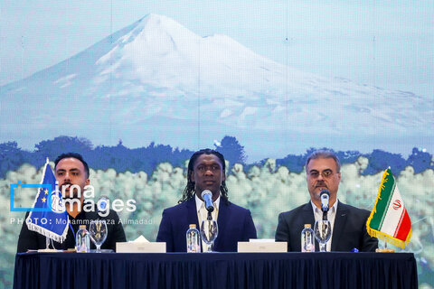 امضای قرارداد رسمی «کلارنس سیدورف»