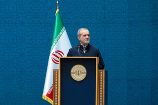 رئیس جمهور: اگر به گفتار امام عمل کنیم، هیچ قدرتی نمی‌تواند به ما زور بگوید