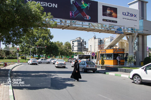 طبق ماده ۲۱۵ آیین‌نامه راهنمایی، عابران ملزم به استفاده از گذرگاه‌های مجاز هستند